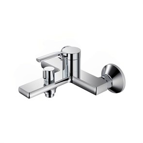 {{photo.Alt || photo.Description || 'Смеситель для ванны BELZ B612 с аксессуарами, короткий излив (B60612)'}}