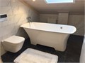CHARUS Trevi White Gloss Ванна 170 х 75,FNC-TREVI-170-75,  отдельностоящая, самонесущий корпус, слив не по центру, искусственный камень Dolomite, глянцевый белый, с ножками (опорами) в комплекте, ванна без переливного отверстия FNC-TREVI-170-75